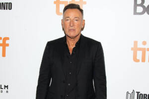 Bruce Springsteen sta male e rinvia i concerti: ecco di cosa soffre