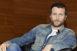 Jovanotti, operazione sbagliata dopo incidente: “Femore non riallineato. Le mie gambe…”