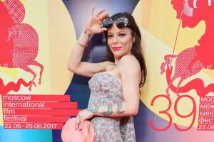 Naike Rivelli e Ornella Muti preferiscono i maiali: "Meglio della Fashion Week"