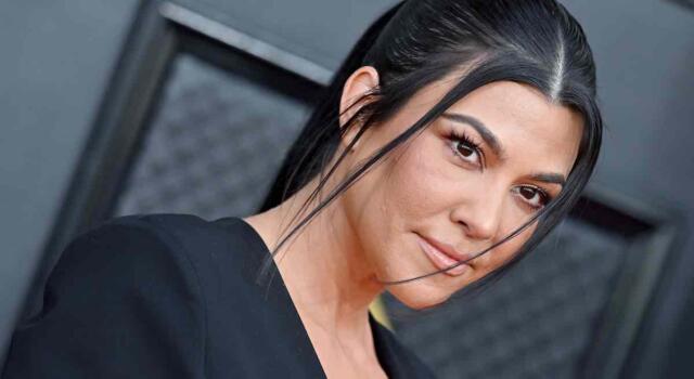 Paura per Kourtney Kardashian incinta: &#8216;Intervento d&#8217;urgenza per salvare il bambino&#8217;