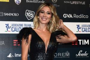 Diletta Leotta torna in forma e si allena ma viene attaccata: "Tua figlia sempre con la tata?"