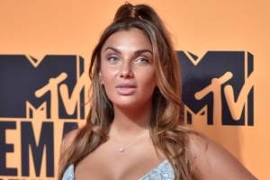 Elettra Lamborghini: "La notte ho dei problemi". Cosa le sta succedendo
