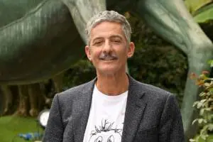 Fiorello ironizza contro i condomini di Via Asiago: "Si lamentano sempre..."