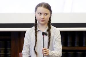 Greta Thunberg arrestata a Londra: le immagini