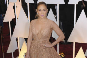 Jennifer Lopez vicina alla bancarotta? Ha svenduto la villa di Bel Air
