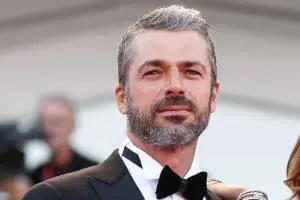 Luca Argentero: il gesto per un fan che non può permettersi il biglietto del suo spettacolo