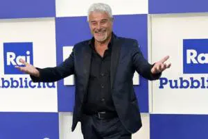 Pino Insegno e L'Eredità: "Cercasi professoressa laureata che tenga testa a conduttore"