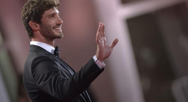 &#8216;Viva la f***&#8217;: il retroscena imbarazzante sulla torta di Stefano De Martino