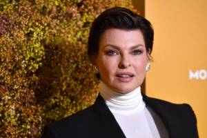 Linda Evangelista: "Mai più a letto con un uomo. Sfigurata dall'ultima operazione"