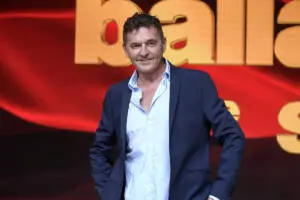 Teo Mammucari, bordata a Selvaggia Lucarelli: "Racconta cosa hai fatto in camerino"