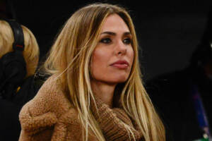 Chanel Totti copia mamma Ilary: look caldo e&#8230; a tanti zeri