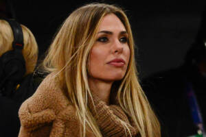 Chanel Totti copia mamma Ilary: look caldo e... a tanti zeri