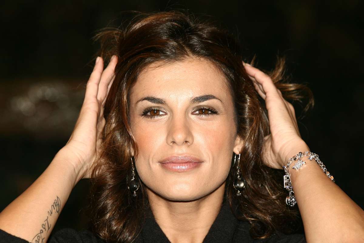 Elisabetta Canalis fa impazzire Instagram: le sue foto per "Intimissimi" diventano virali