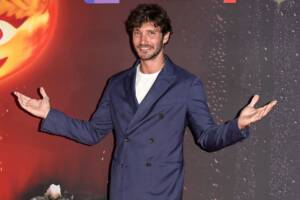 Stefano De Martino &#8220;mostra i muscoli&#8221;: il video fa impazzire i fan