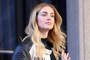 Chiara Ferragni, come reagisce all&#8217;accusa di truffa: la serata fuori e il buongiorno sui social