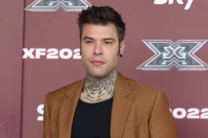 Fedez a Vittoria: "Lino Banfi al posto di Elsa". La risposta dell'attore