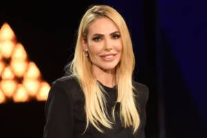 Ilary Blasi esce allo scoperto: il commento su Vladimir Luxuria al timone dell'Isola