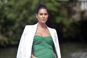 Ludovica Valli: arriva l&#8217;annuncio della gravidanza tra le dune di Dubai