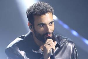 Marco Mengoni, fuga nella notte con un misterioso ragazzo