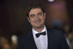 Riccardo Scamarcio a Verissimo: “Voglio starle vicino”