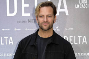 Alessandro Borghi: "Ossessionato dal se**o. A letto con un uomo? Mai dire mai..."