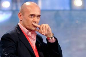 Alfonso Signorini: "Ero solo e bullizzato ma me le cercavo"