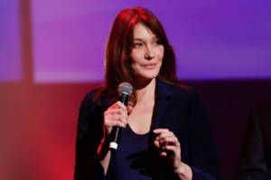 Carla Bruni: la madre risponde alle accuse fatte a Belve