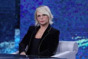 Maria De Filippi in difesa delle donne: l&#8217;intervento contro Tina e Gianni