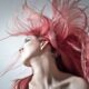Ragazza con capelli rosa che balla