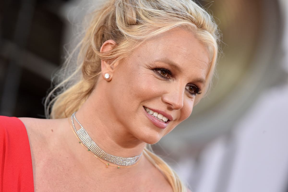 Britney Spears paparazzata semi nuda e scalza: cos'è successo