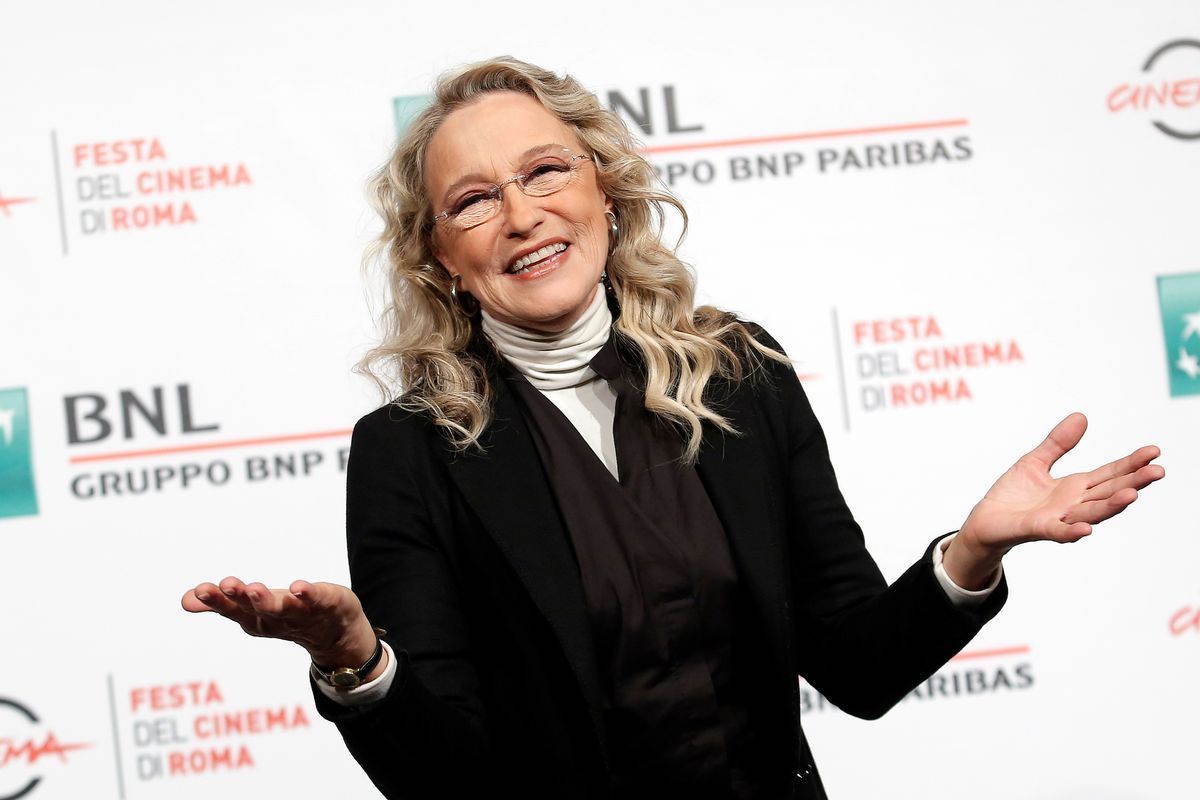 Eleonora Giorgi dopo l'operazione accompagna il figlio all'altare