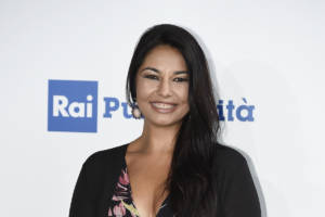 Elisa D'Ospina aggredita: "Ero col passeggino. Un pazzo"
