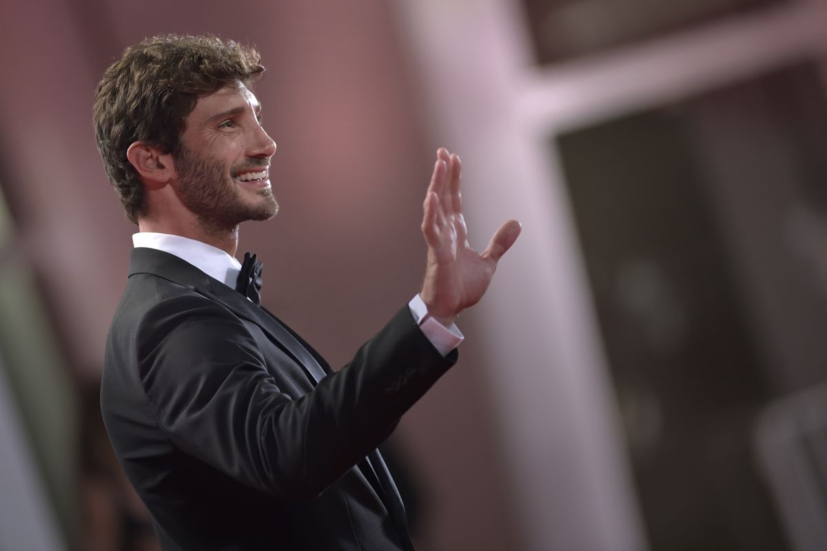 Stefano De Martino blindato in Rai per 4 anni: arriva la firma del contratto