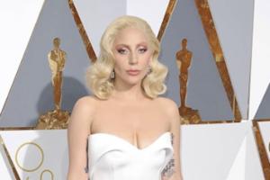 Lady Gaga a Parigi: la popstar presenta il suo nuovo "fiancé"