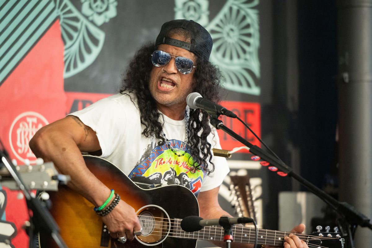 Lutto nel mondo della musica: è morta a soli 25 anni Lucy-Bleu Knight, la figlia acquisita di Slash