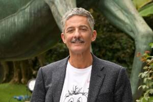 Fiorello "irriconoscibile" in vacanza: la foto virale sui social
