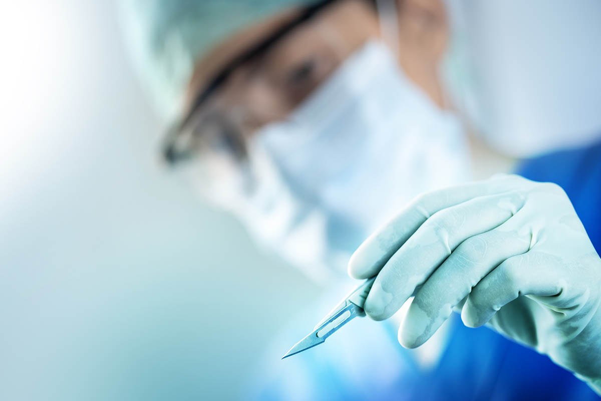Lutto nel mondo dello spettacolo: addio al chirurgo dei vip