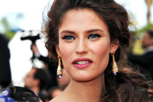 Bianca Balti, l'ipnosi per smettere di fumare: gli avvertimenti degli esperti