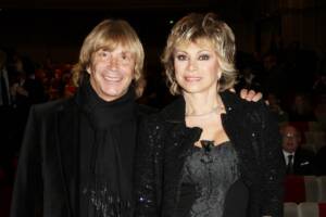 Carmen Russo e la gravidanza a 53 anni: "I figli non giudicano i genitori per l'età"