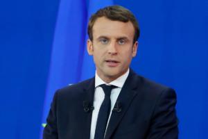 Macron e Gualtieri, la guerra social per Emily in Paris: "Lotteremo duramente"