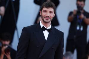 Stefano De Martino, "pausa" da Affari Tuoi: viaggio in compagnia per il conduttore