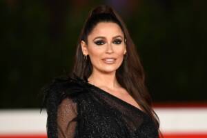 Alessia Macari apre OnlyFans: "Dicono che diventi miliardario..."