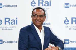 Sanremo 2025, Carlo Conti e la Rai diffidati dal Codacons: ecco perché