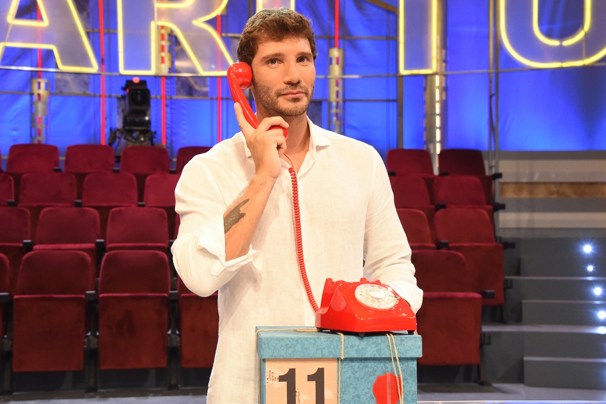Stefano De Martino sotto attacco: "Furbo come una faina"