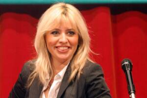 Alessandra Mussolini critica Donatella Versace: l'intervento di Matano