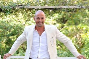 Terribile lutto per Stefano Bettarini: l'annuncio