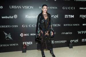 "Vuoi un figlio? Fallo alla vecchia maniera": Emma sbotta contro un hater
