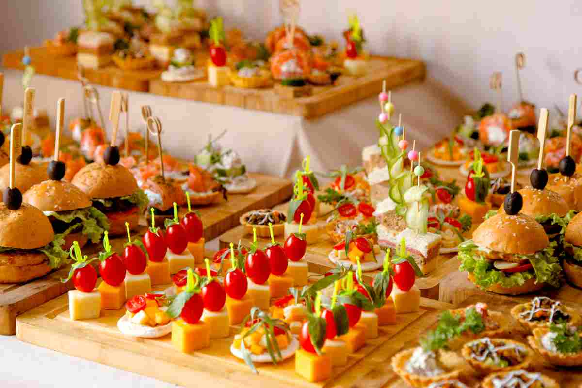 Crociera: la verità nascosta dietro i buffet infiniti. Quello che nessuno ti dice sul cibo a bordo