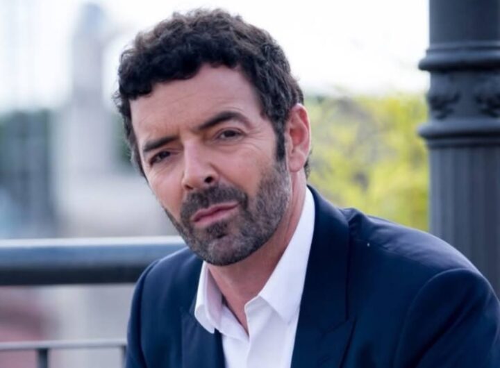 Alberto Matano saluta collega speciale
