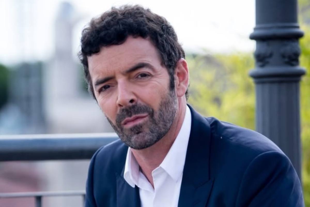 Alberto Matano saluta collega speciale